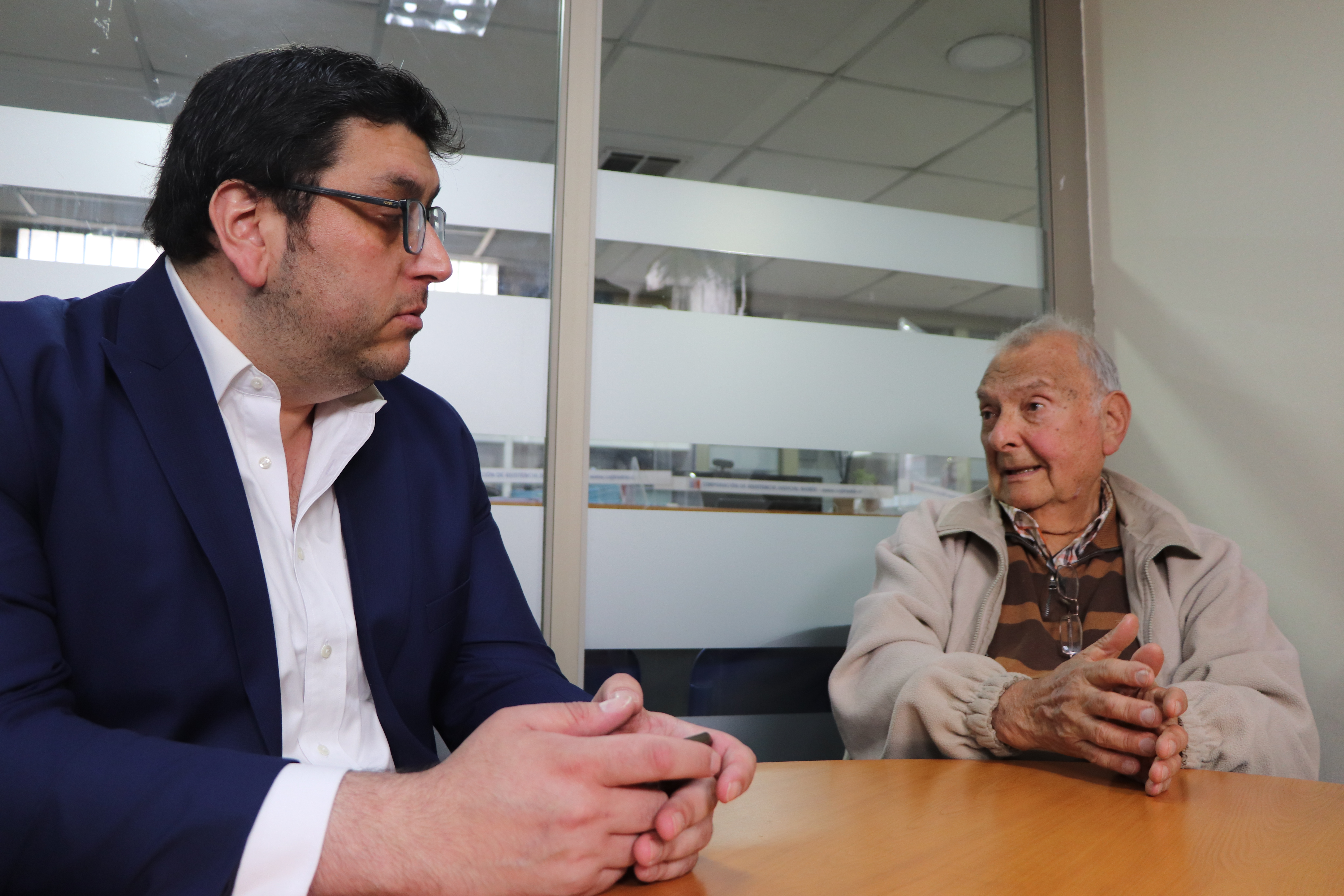 Corte de Apelaciones de Concepción ordena a empresa eléctrica reponer suministro a adulto mayor que llevaba tres años sin luz