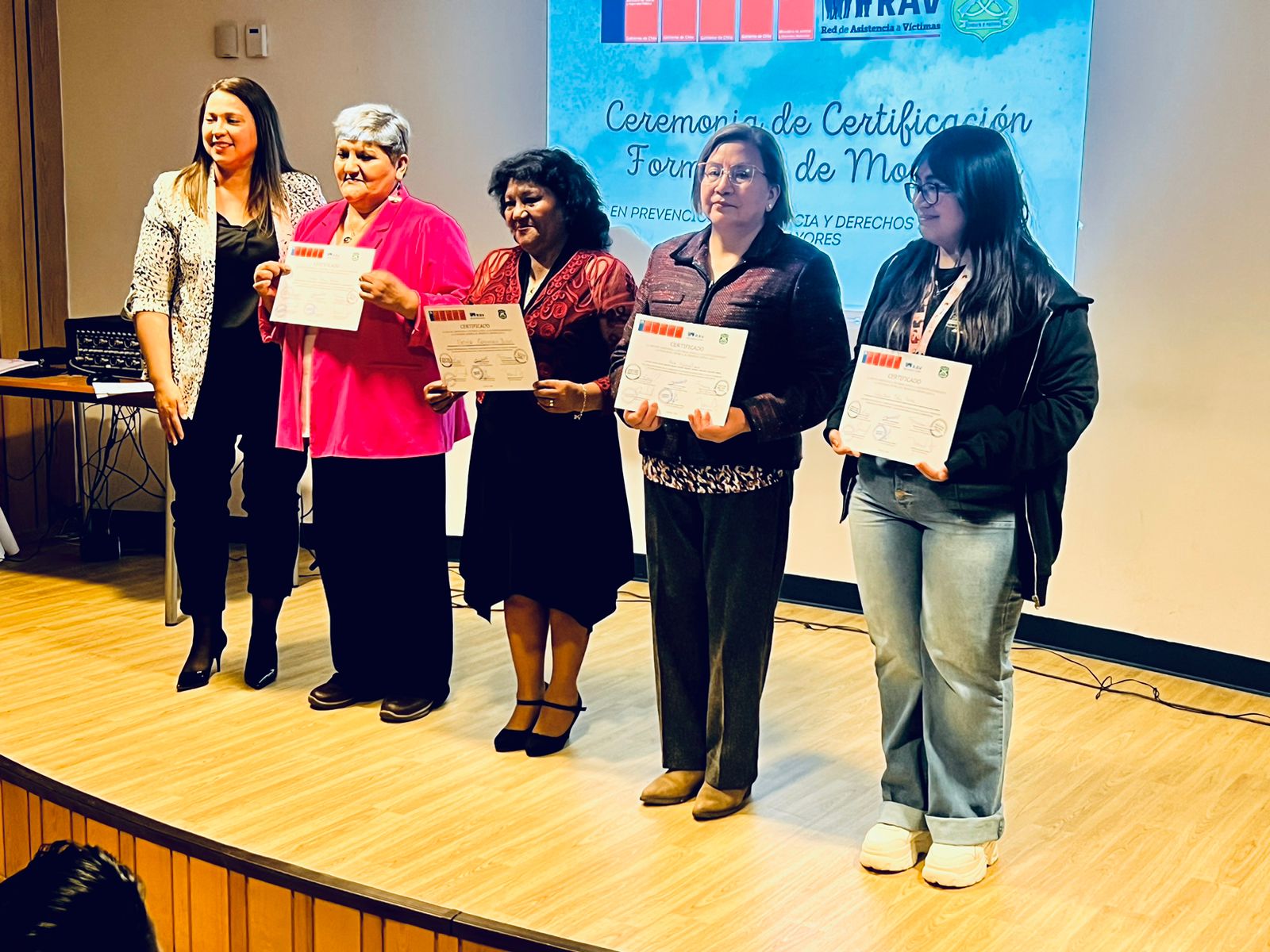 Personas mayores reciben certificación para prevenir la violencia y maltrato en Puerto Aysén